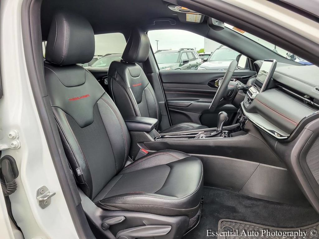 Used 2025 Jeep Compass Trailhawk AWD/4WD image 32