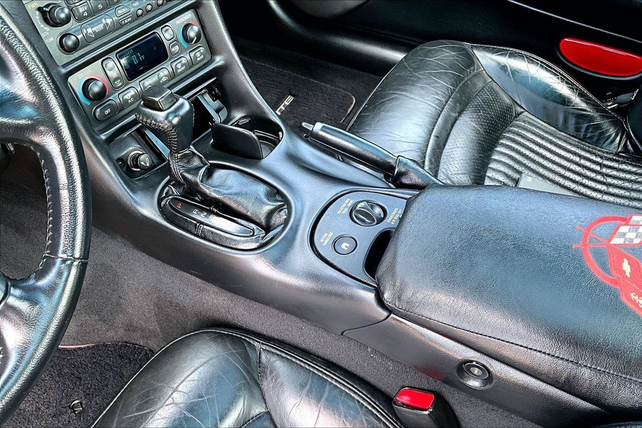 Used 2004 Chevrolet Corvette Coupe w/ Roof Package RWD image 18