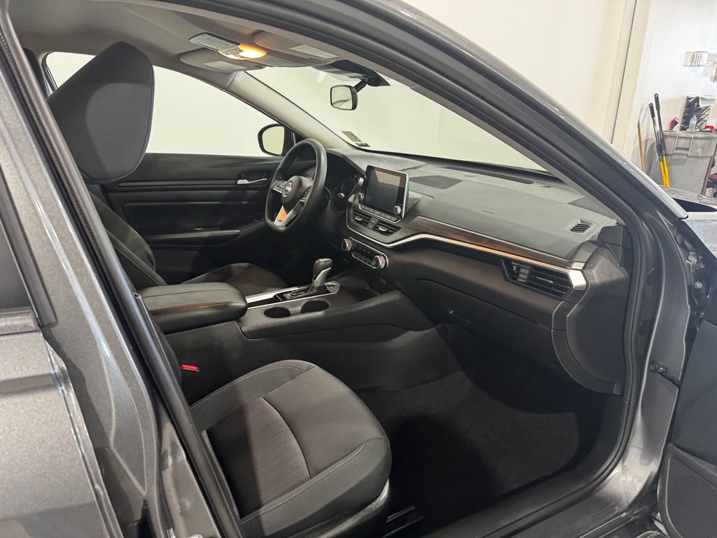 Used 2025 Nissan Altima 2.5 SV image 22