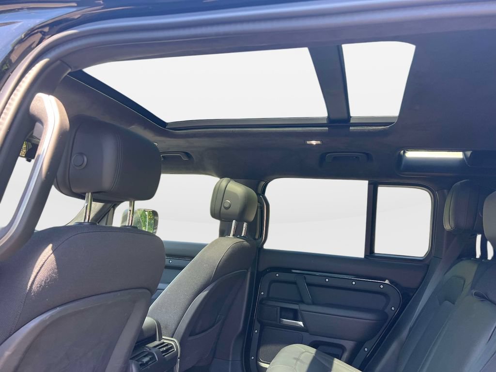 Used 2025 Land Rover Defender 110 V8 AWD/4WD image 13