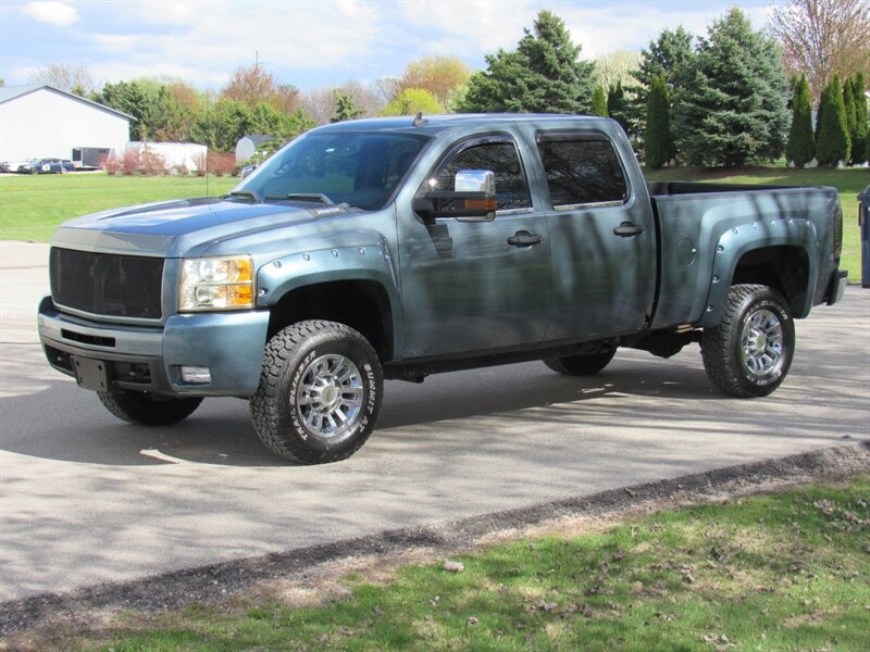 Used 2007 Chevrolet Silverado 2500 LT w/ 1LT Convenience Package AWD/4WD image 4