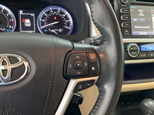 Used 2019 Toyota Highlander Limited FWD image 16