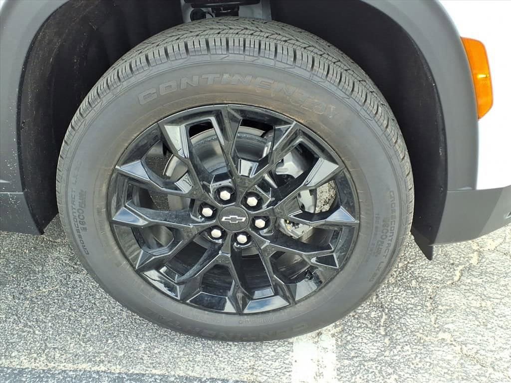 New 2026 Chevrolet Traverse LT w/ Midnight/Sport Edition FWD image 11