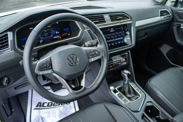 Used 2023 Volkswagen Tiguan SE image 13