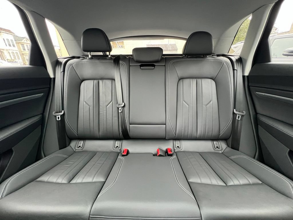 Used 2022 Audi e-tron Premium AWD/4WD image 15