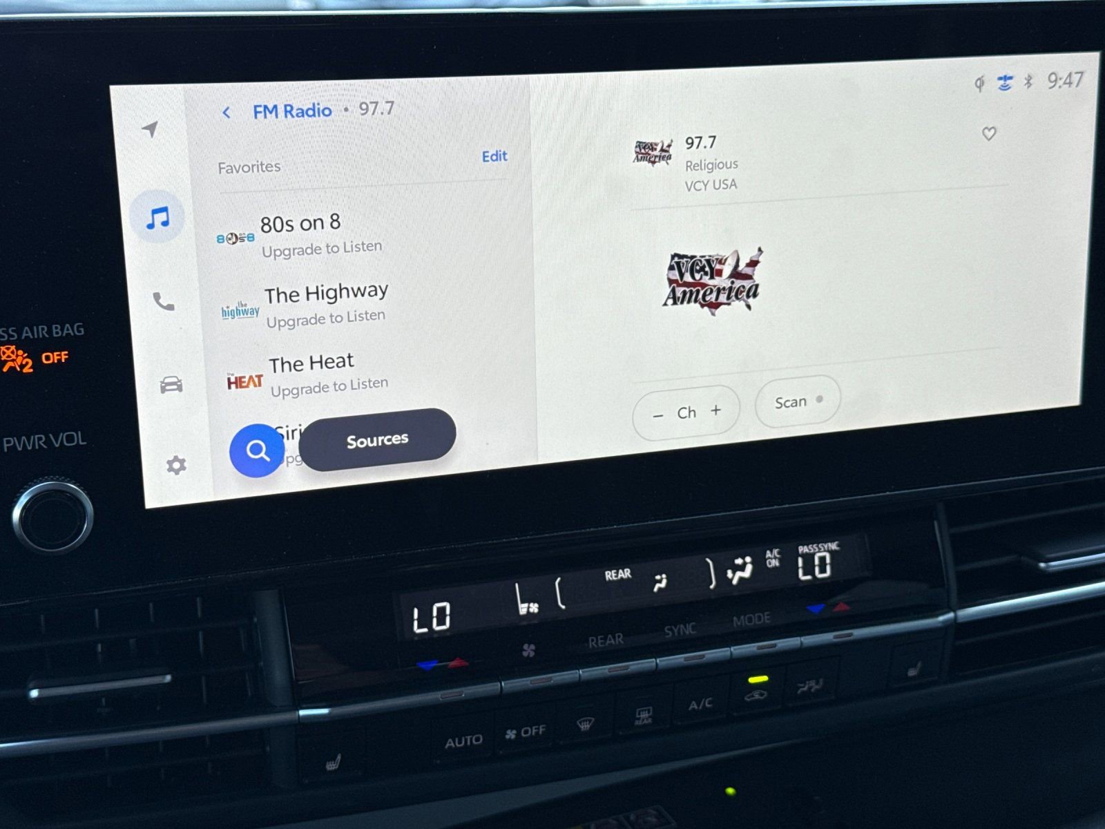 Used 2025 Toyota Sienna XLE w/ XLE Plus Package image 18