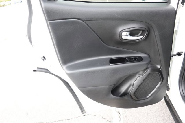 Used 2023 Jeep Renegade Latitude image 12