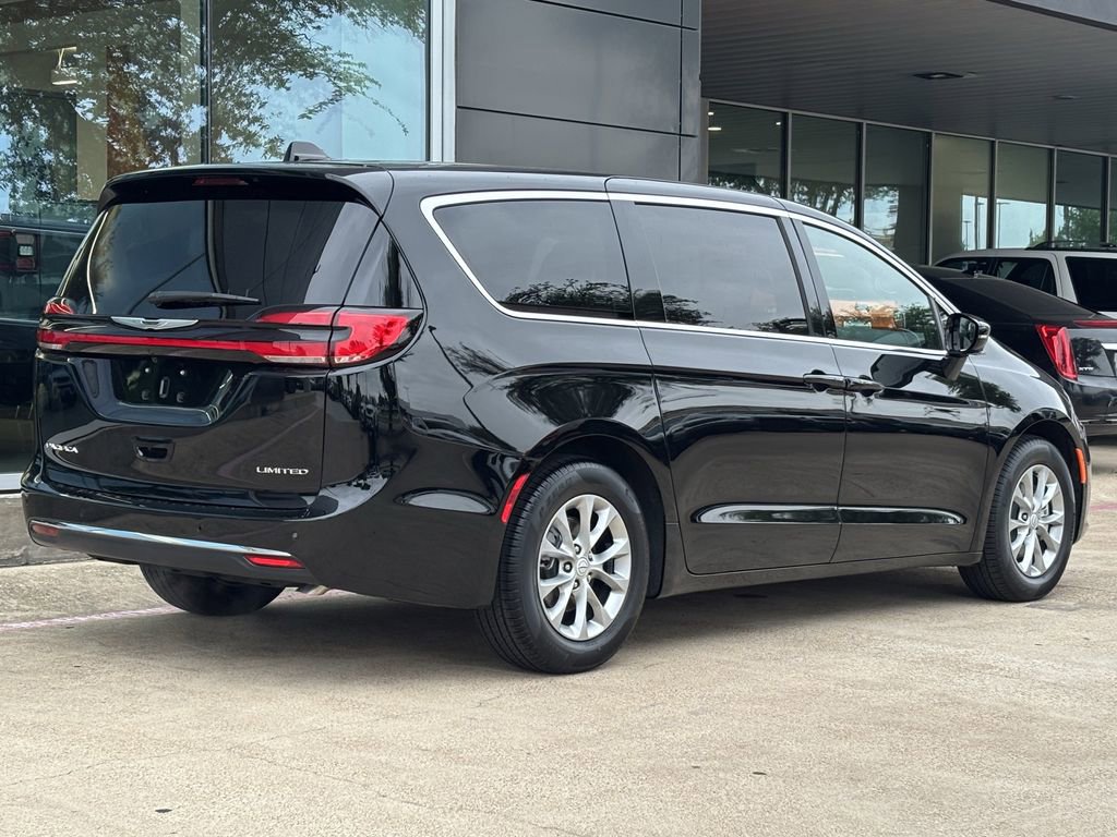 New 2026 Chrysler Pacifica Limited FWD image 3
