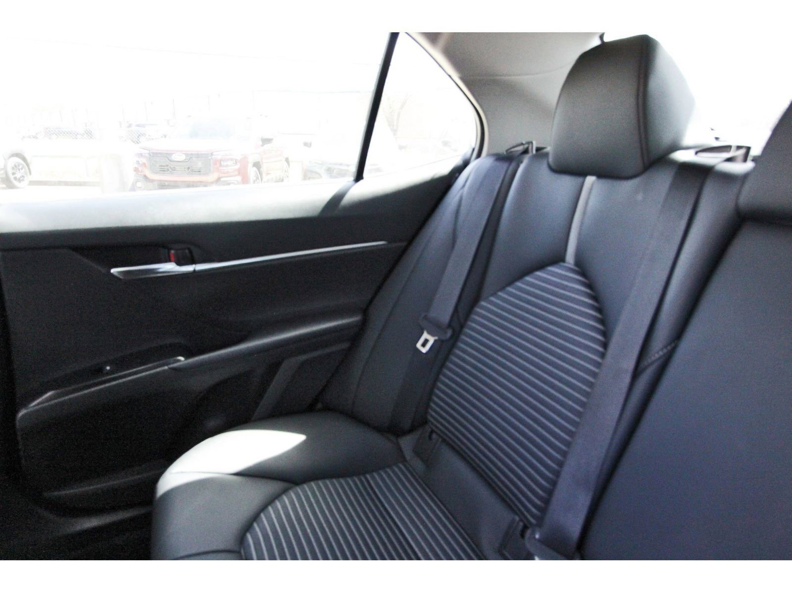 Used 2020 Toyota Camry SE image 11