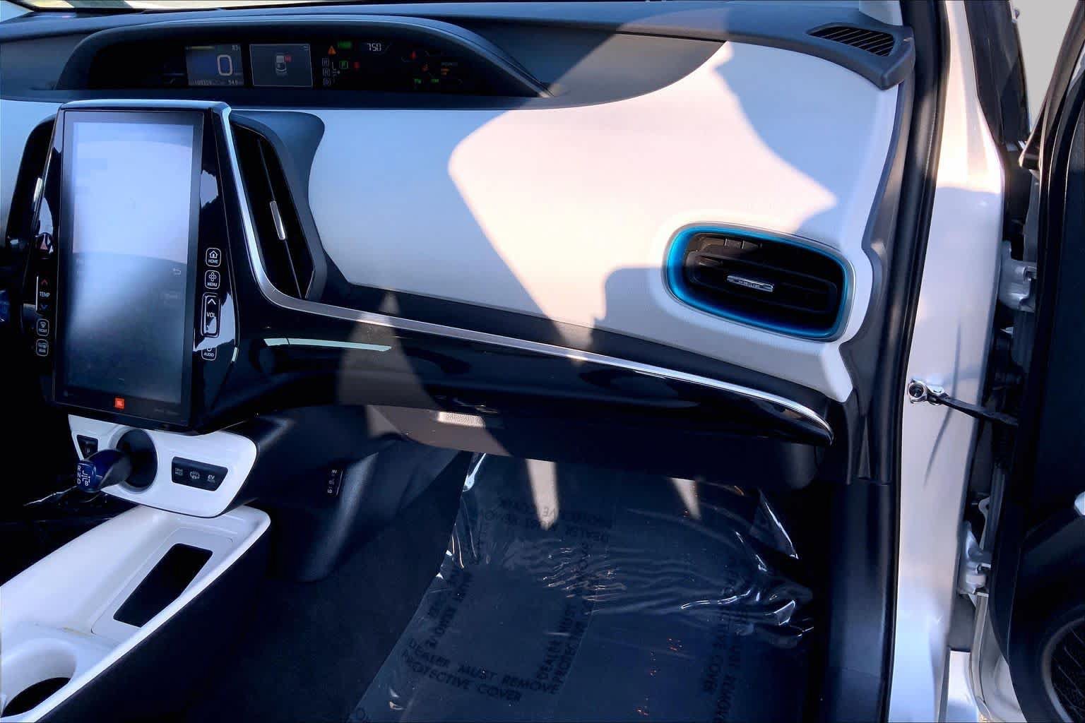 Used 2017 Toyota Prius Prime Advanced FWD image 19