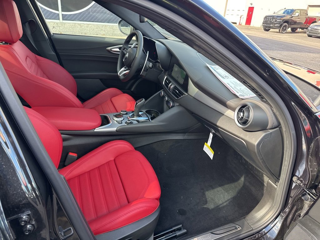 New 2025 Alfa Romeo Giulia AWD image 24