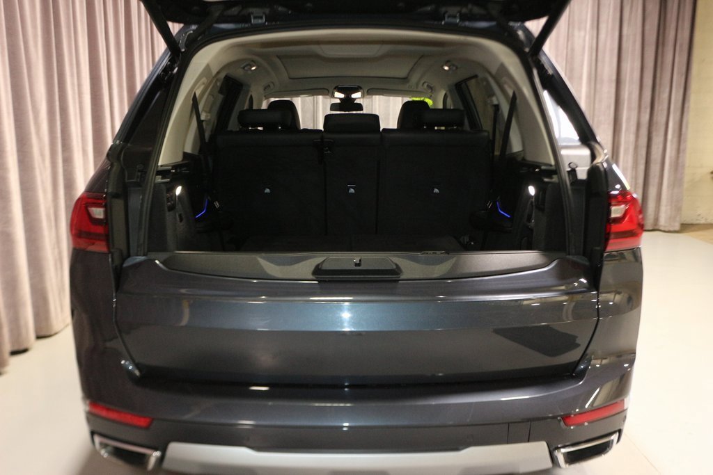 Used 2022 BMW X7 xDrive40i w/ Parking Assistance Package image 11