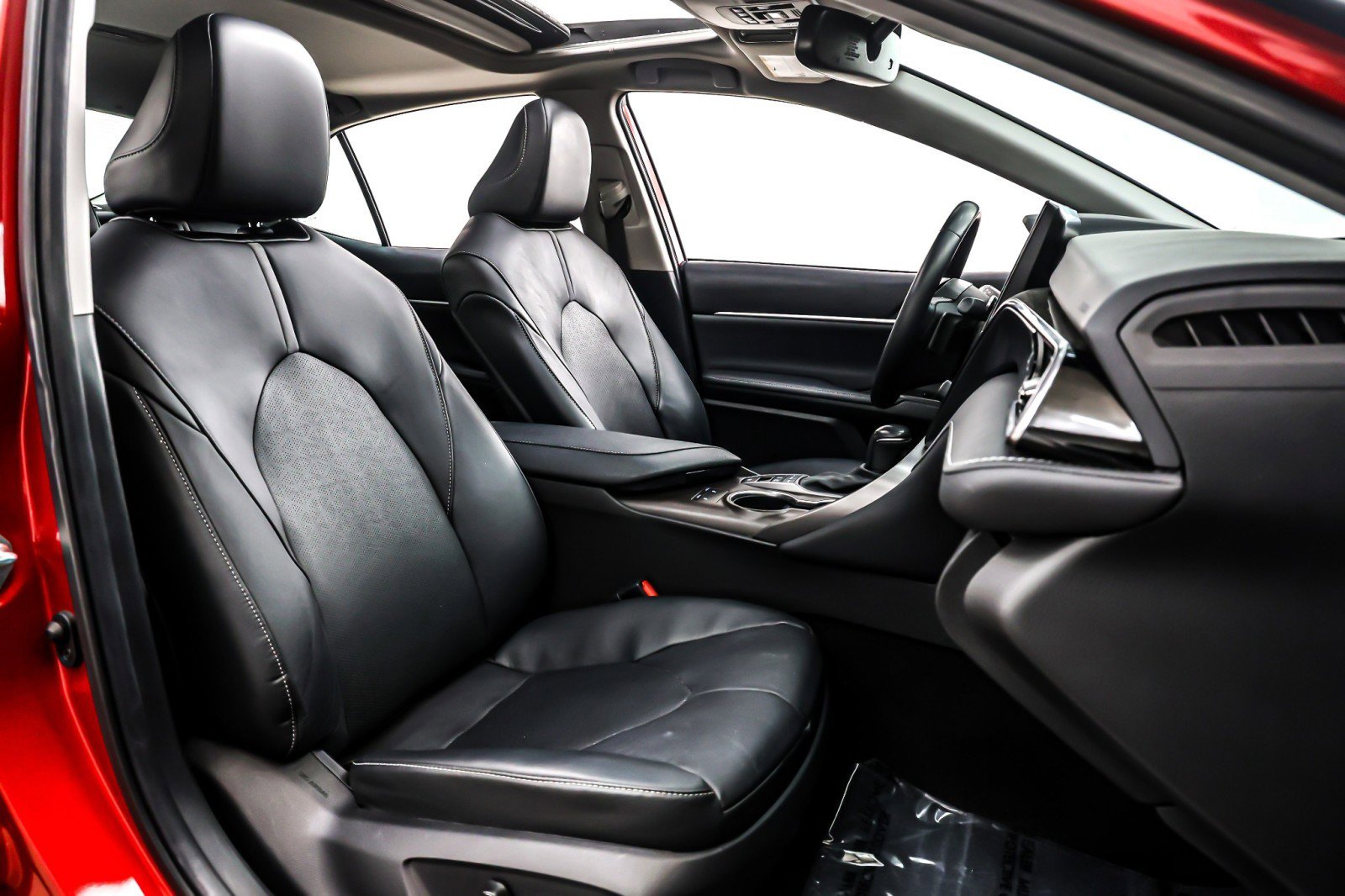 Used 2021 Toyota Camry XSE image 7