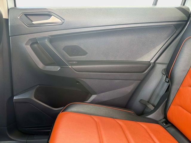 Used 2018 Volkswagen Tiguan SEL Premium AWD/4WD image 14