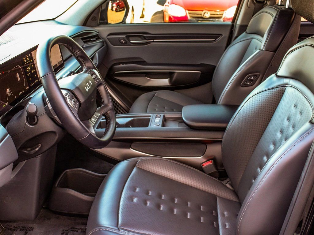 Used 2025 Kia EV9 Wind image 32