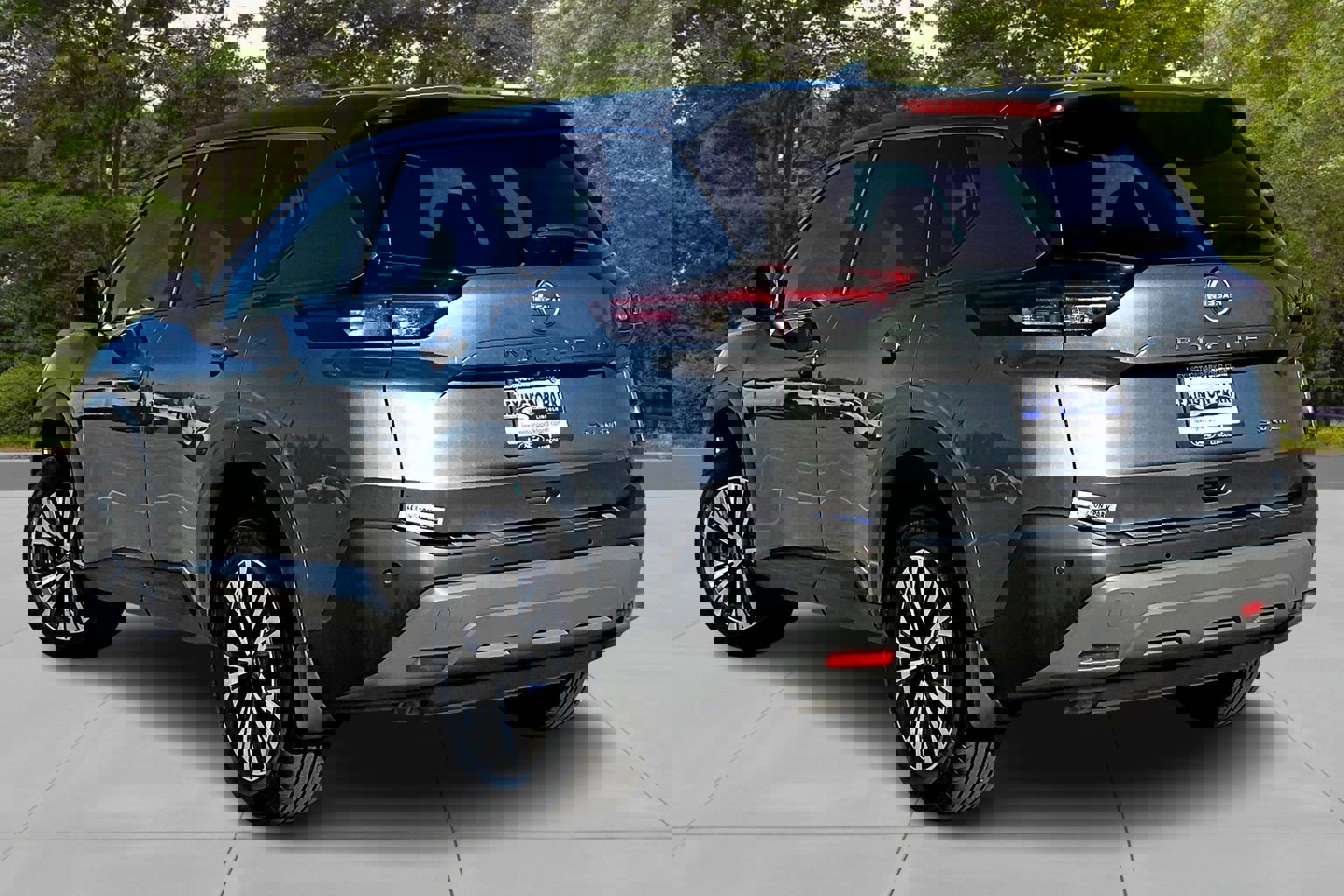 Used 2023 Nissan Rogue SV image 4