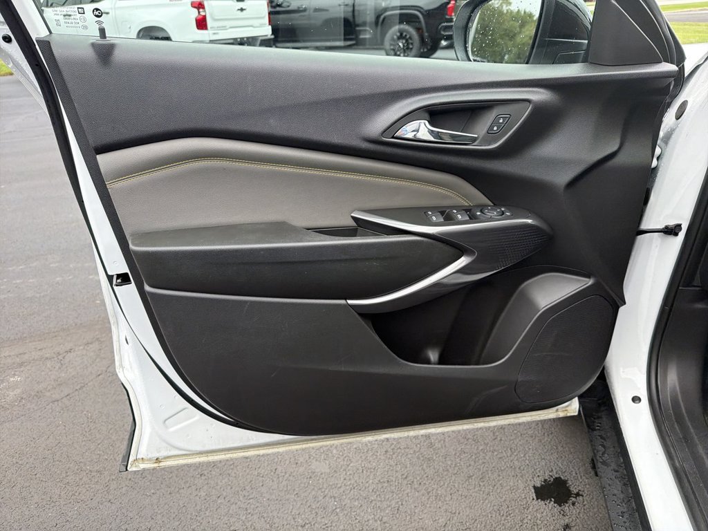 Used 2025 Chevrolet Trax ACTIV FWD image 22