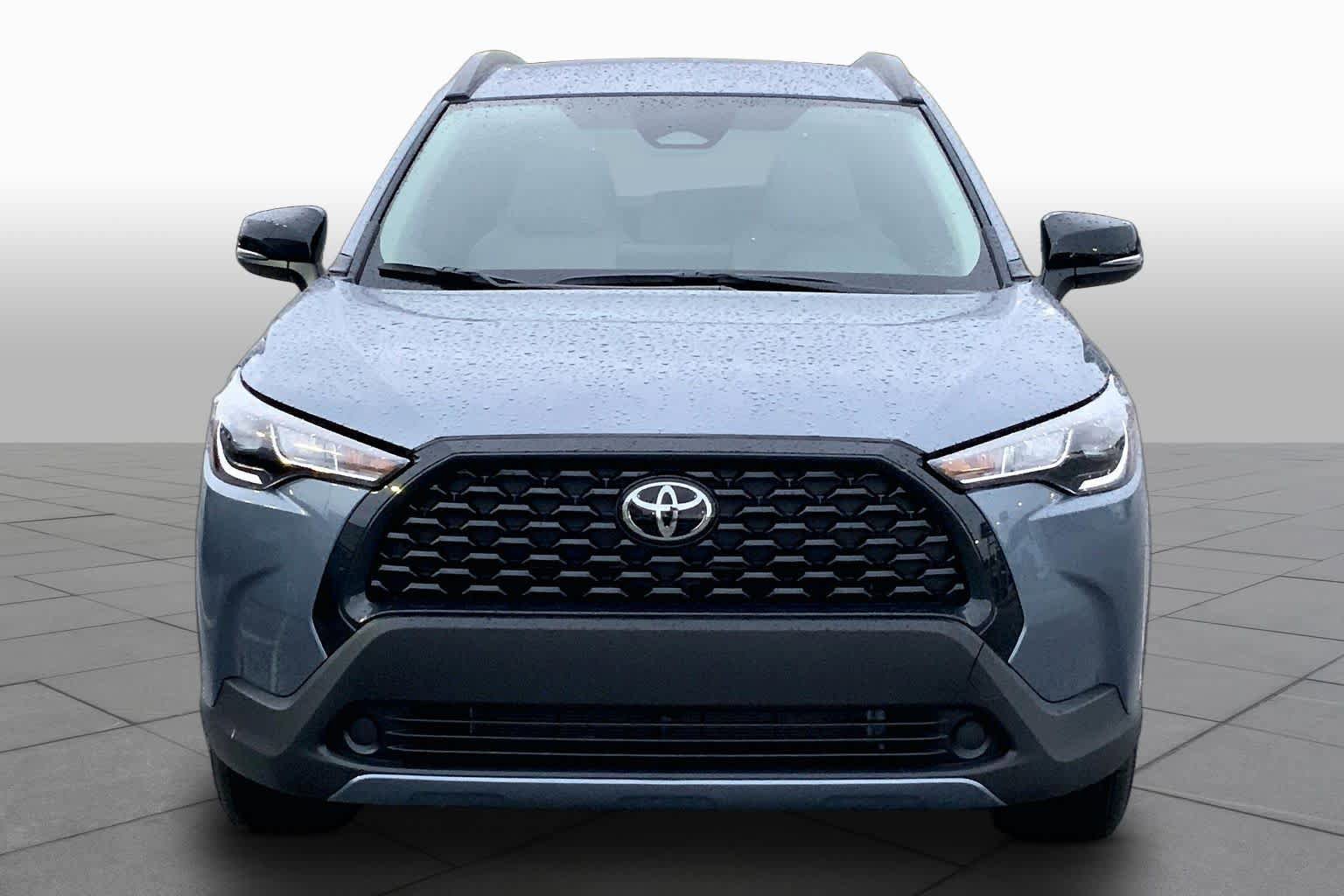Used 2025 Toyota Corolla Cross LE FWD image 4