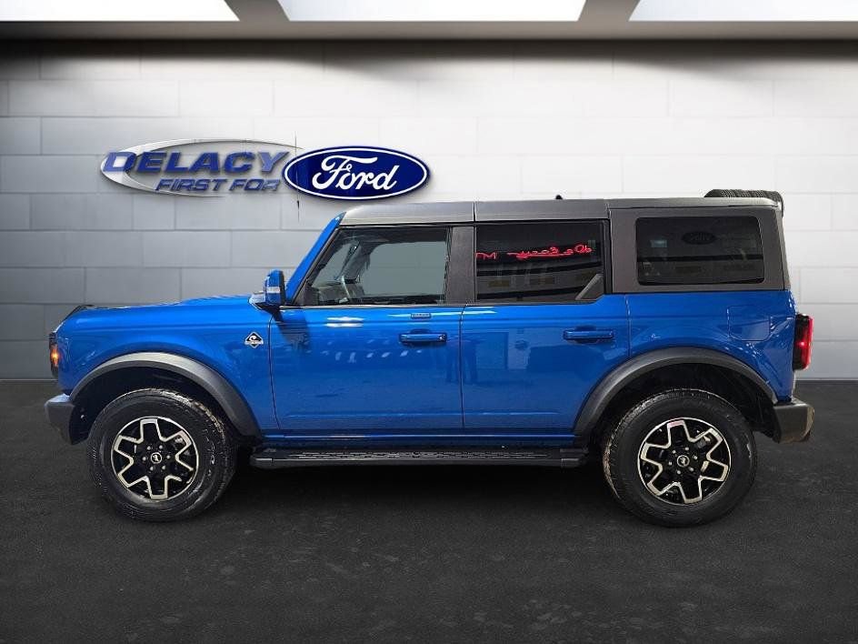 Used 2023 Ford Bronco Outer Banks image 2