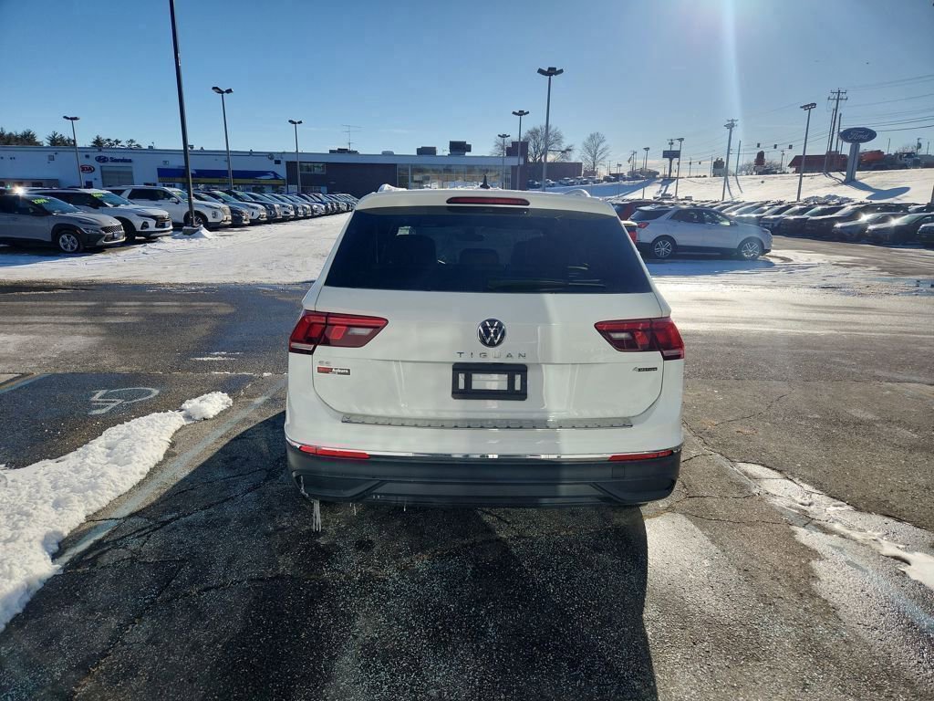 Certified 2024 Volkswagen Tiguan SE image 6
