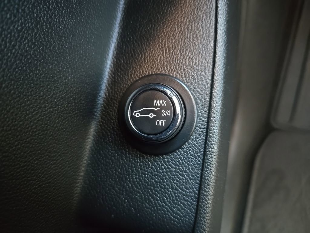 Used 2023 Chevrolet Traverse LT FWD image 22