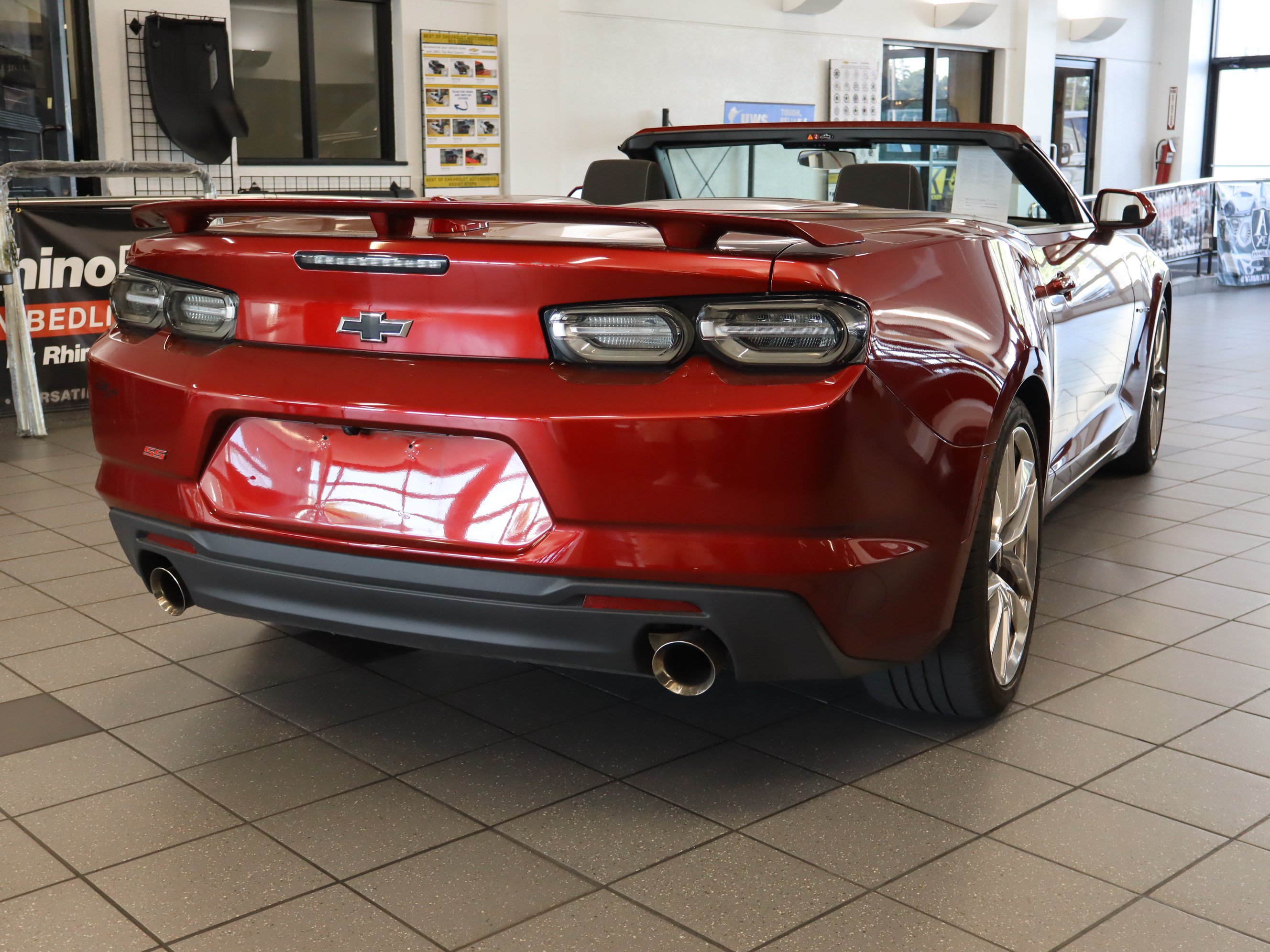Used 2021 Chevrolet Camaro SS w/ Wild Cherry Design Package 1 RWD image 10