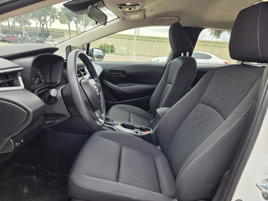 Used 2025 Toyota Corolla LE FWD image 26