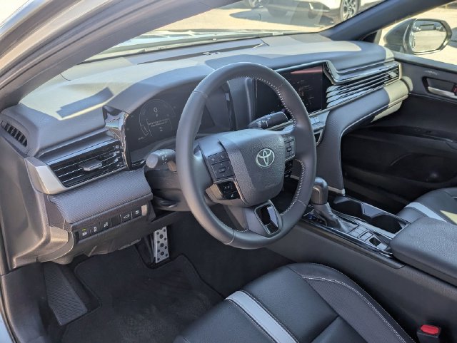 Used 2025 Toyota Camry SE w/ Convenience Package FWD image 30