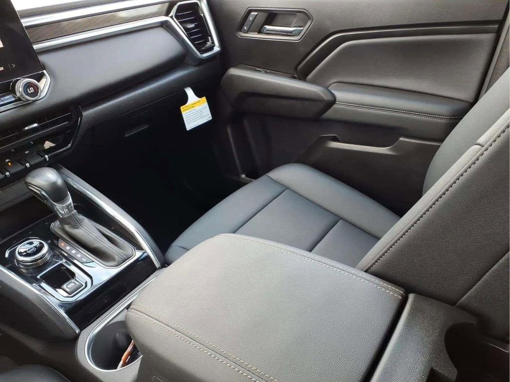 Used 2024 GMC Canyon Elevation w/ Elevation Premium Package image 13