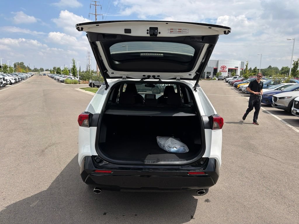 Used 2025 Toyota RAV4 SE AWD/4WD image 16