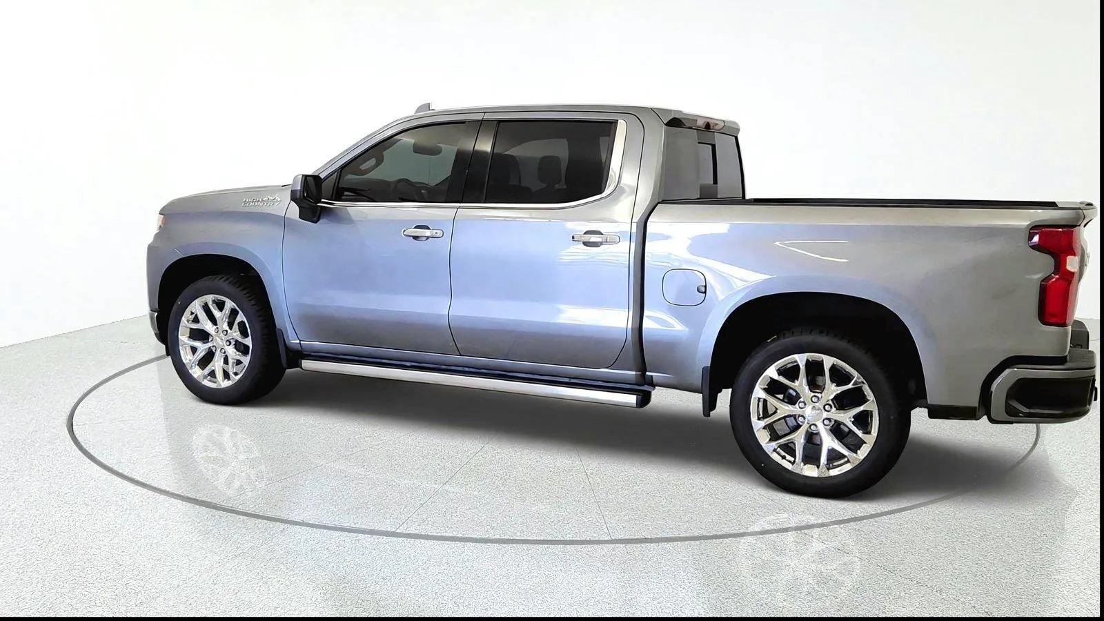 Used 2021 Chevrolet Silverado 1500 High Country w/ Technology Package AWD/4WD image 6