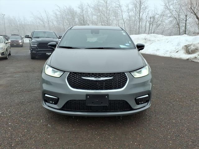 Used 2025 Chrysler Pacifica Select FWD image 8