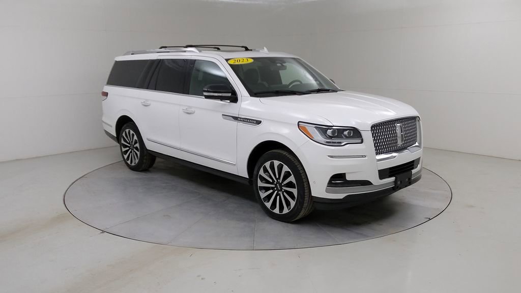 Used 2023 Lincoln Navigator L Reserve w/ Equipment Group 201A image 12