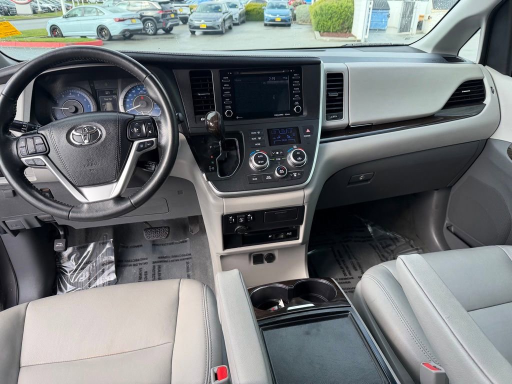 Used 2020 Toyota Sienna XLE Premium w/ Protection Package image 13