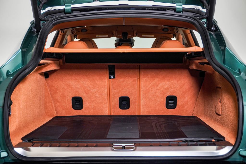 Used 2025 Aston Martin DBX 707 image 31