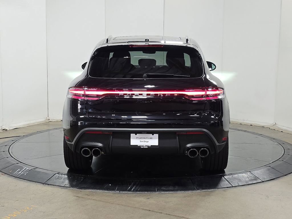 Certified 2025 Porsche Macan image 8