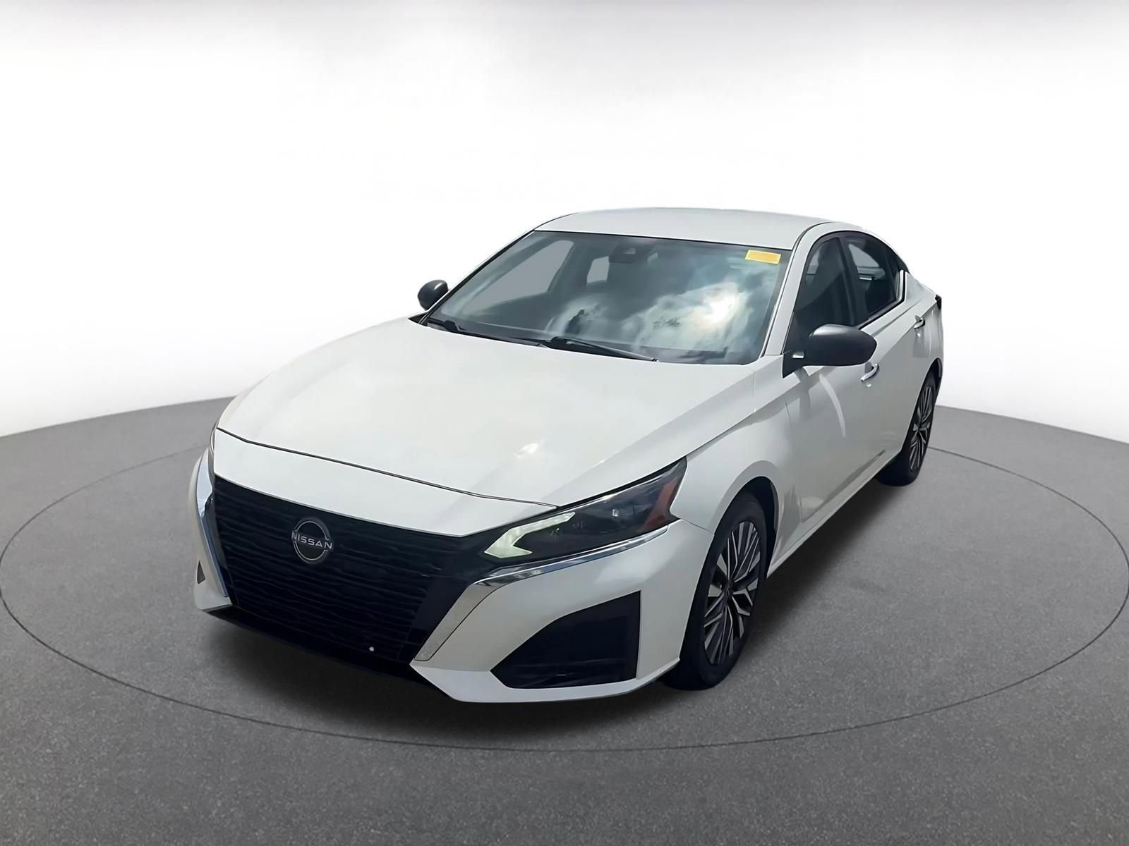 Used 2025 Nissan Altima 2.5 SV FWD image 4
