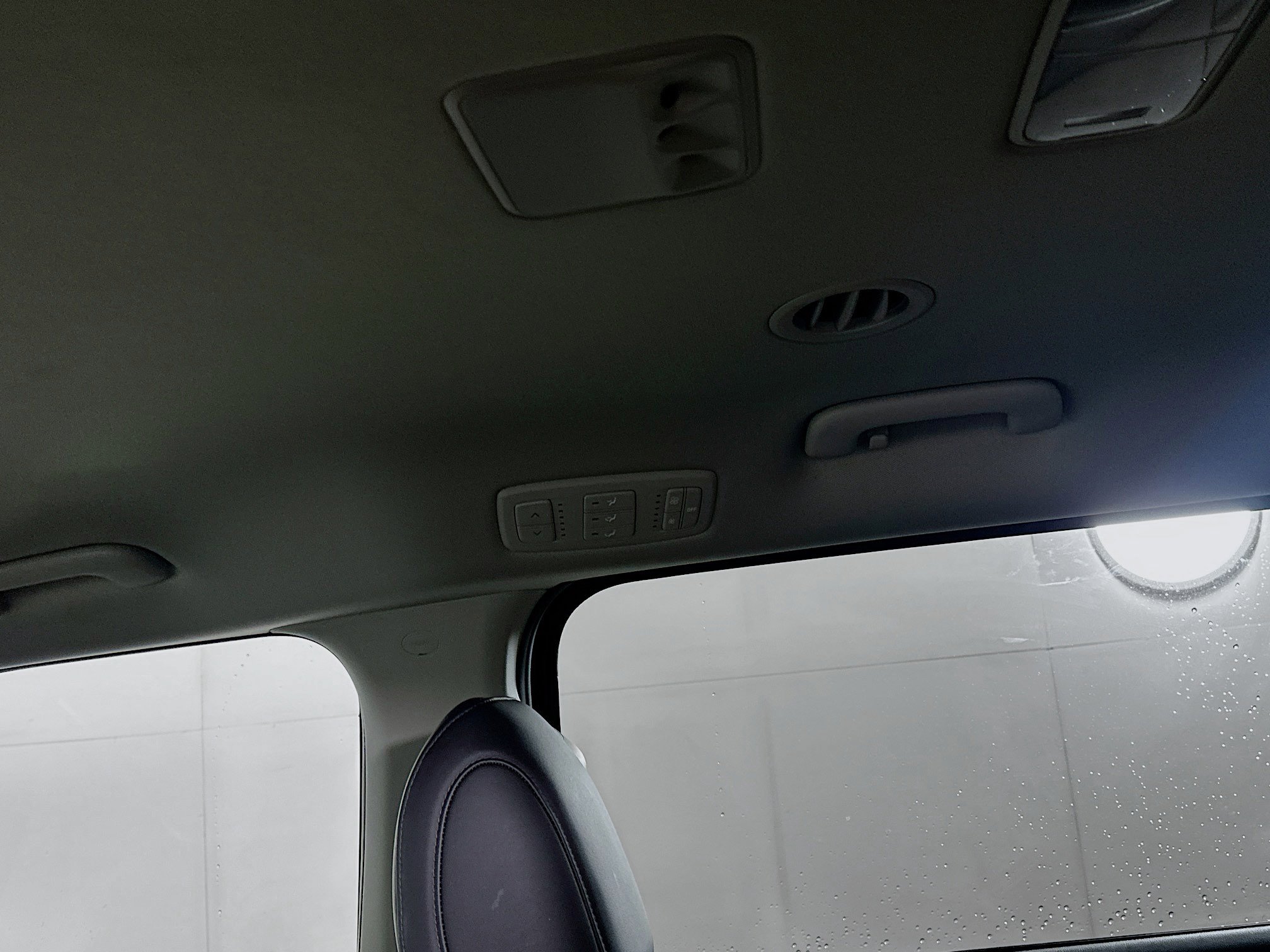 Used 2024 Kia Carnival LX image 25