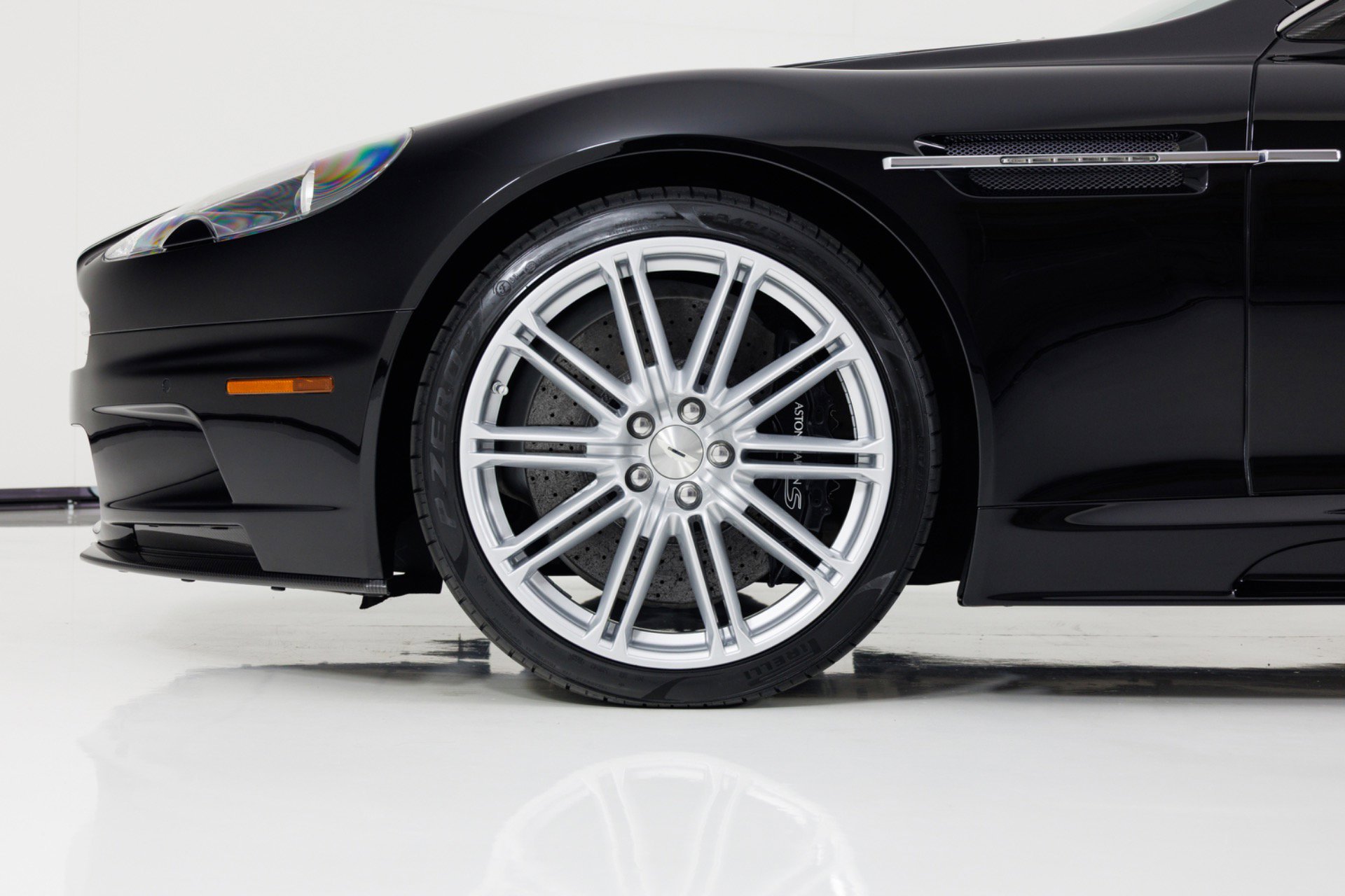 Used 2009 Aston Martin DBS Coupe RWD image 9