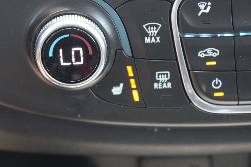 Used 2020 Chevrolet Traverse LT FWD image 50