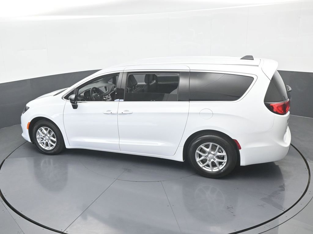 Used 2026 Chrysler Voyager LX image 46