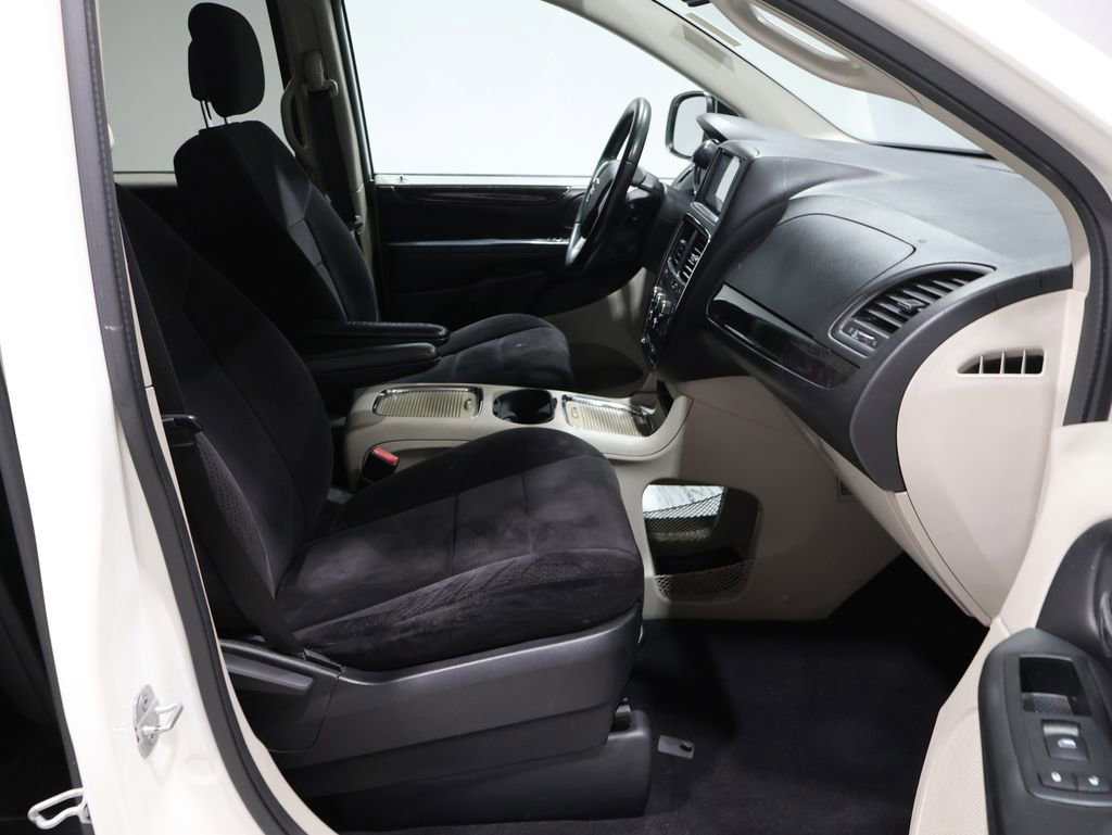 Used 2013 Dodge Grand Caravan SXT w/ UConnect Hands-Free Group image 21