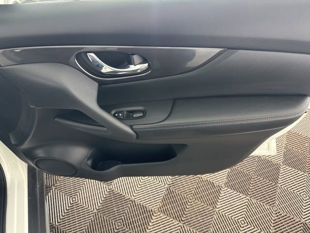 Used 2020 Nissan Rogue SV image 19