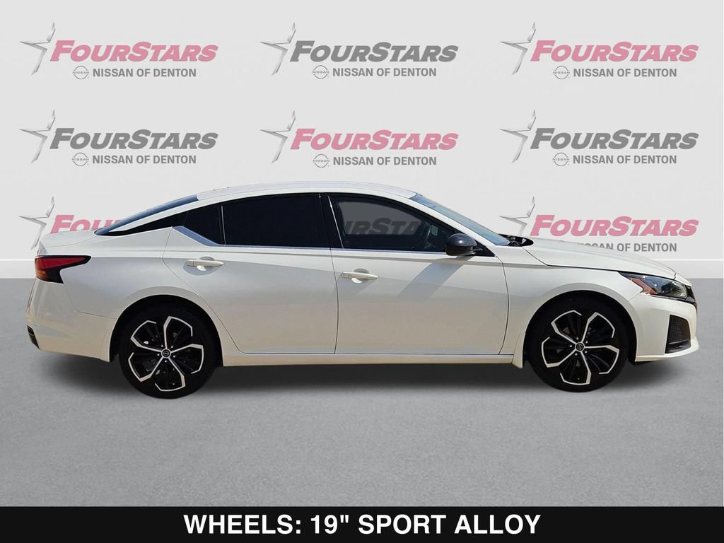 Used 2023 Nissan Altima 2.5 SR AWD/4WD image 3