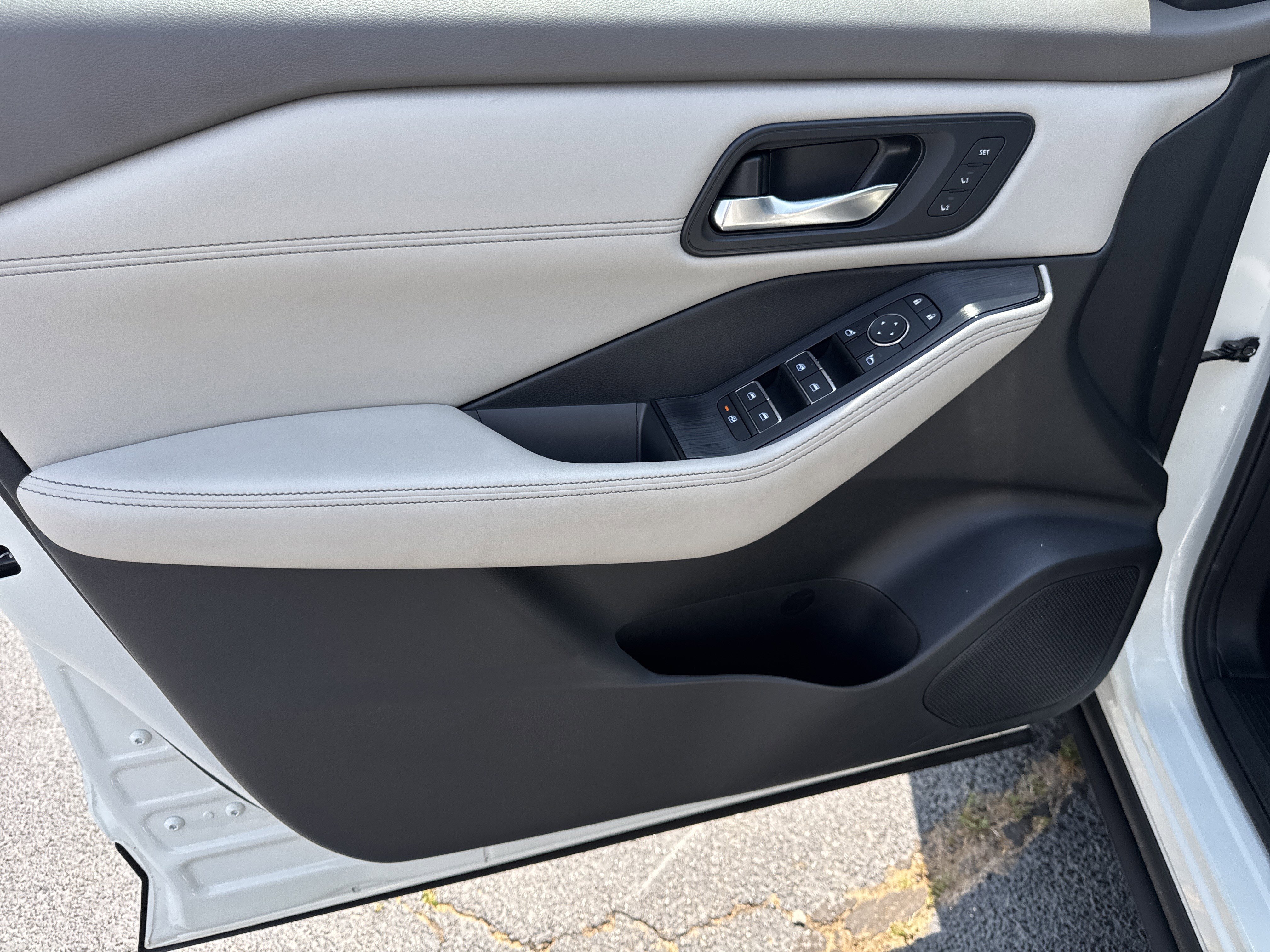 Used 2023 Nissan Rogue SL w/ SL Premium Package FWD image 12