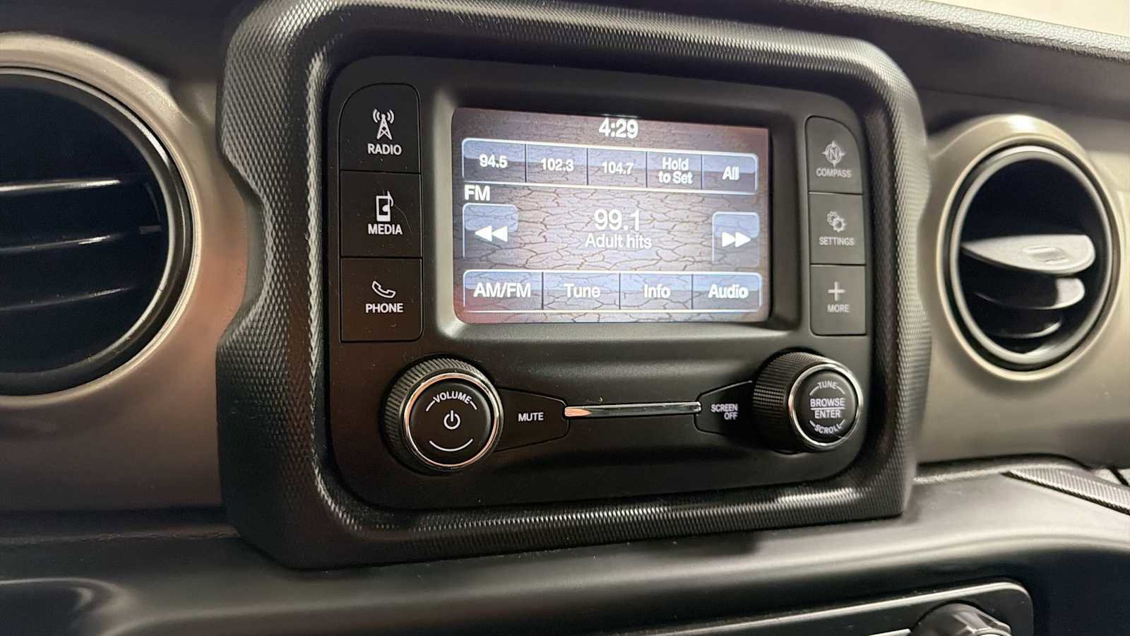 Used 2018 Jeep Wrangler Sport AWD/4WD image 18