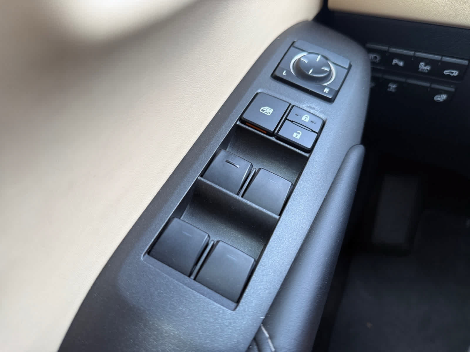 Used 2015 Lexus NX 200t AWD w/ Luxury Package image 27