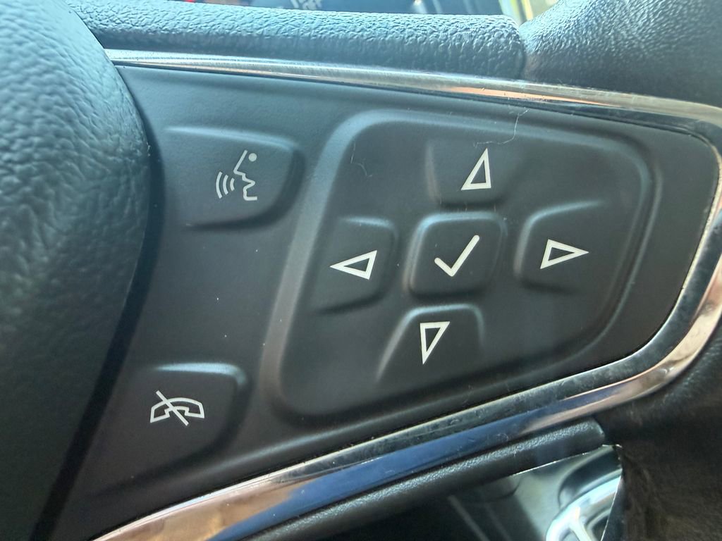 Used 2018 Chevrolet Cruze Premier FWD image 24