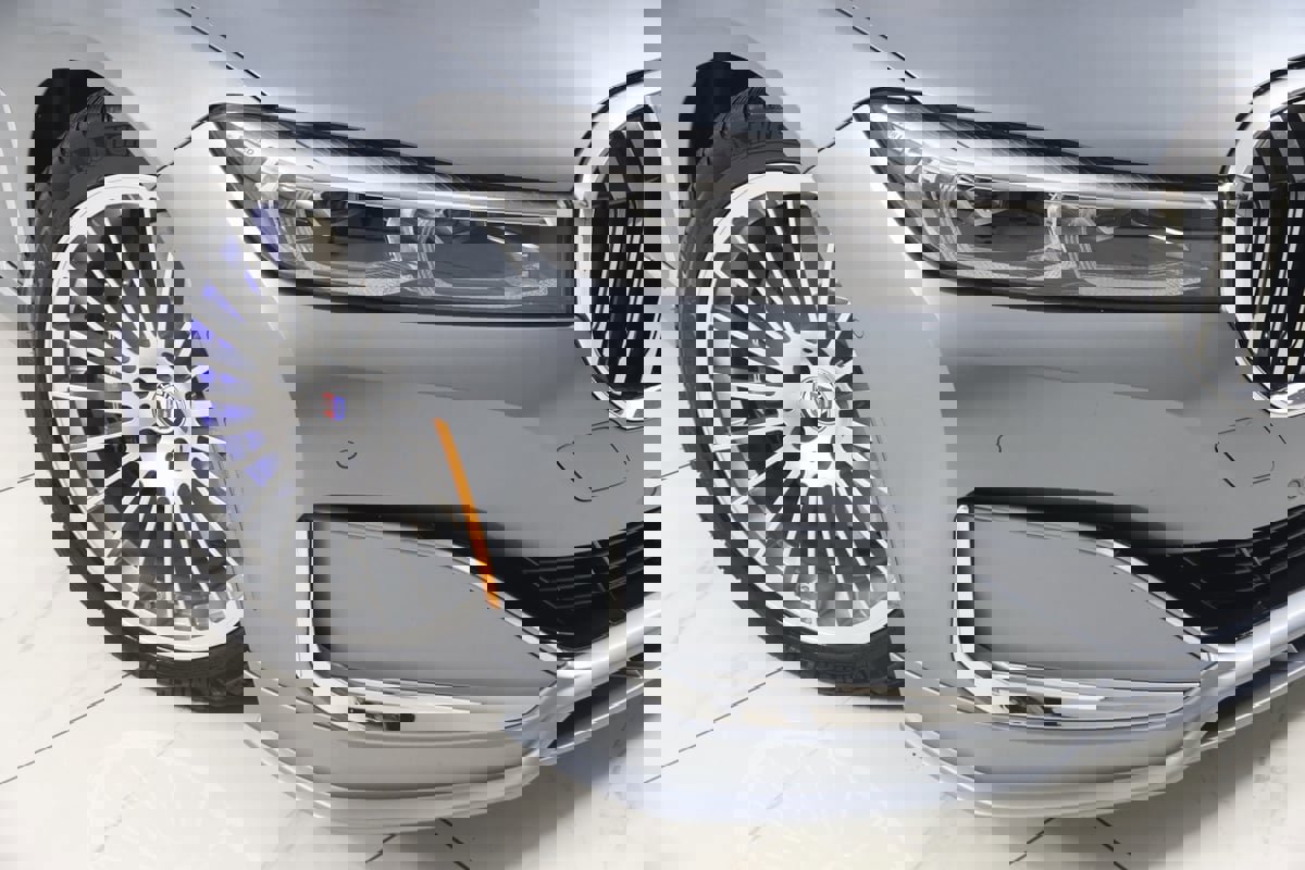 Used 2022 BMW ALPINA B7 xDrive w/ Luxury Rear Seating Package image 28