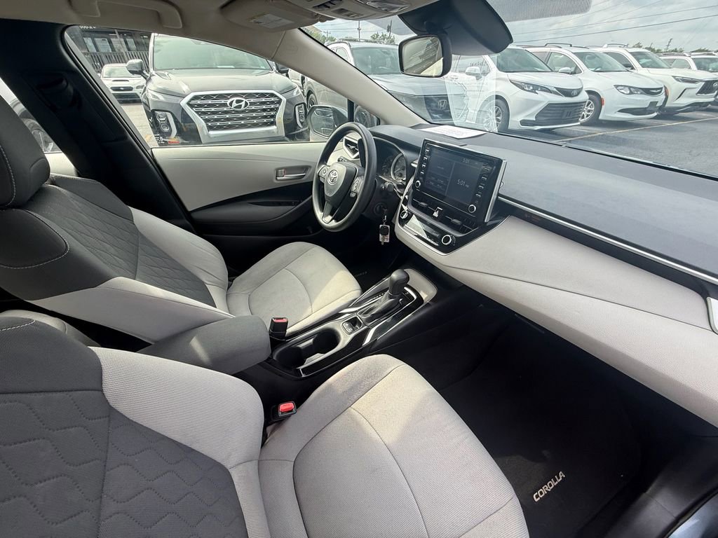 Used 2020 Toyota Corolla LE FWD image 25